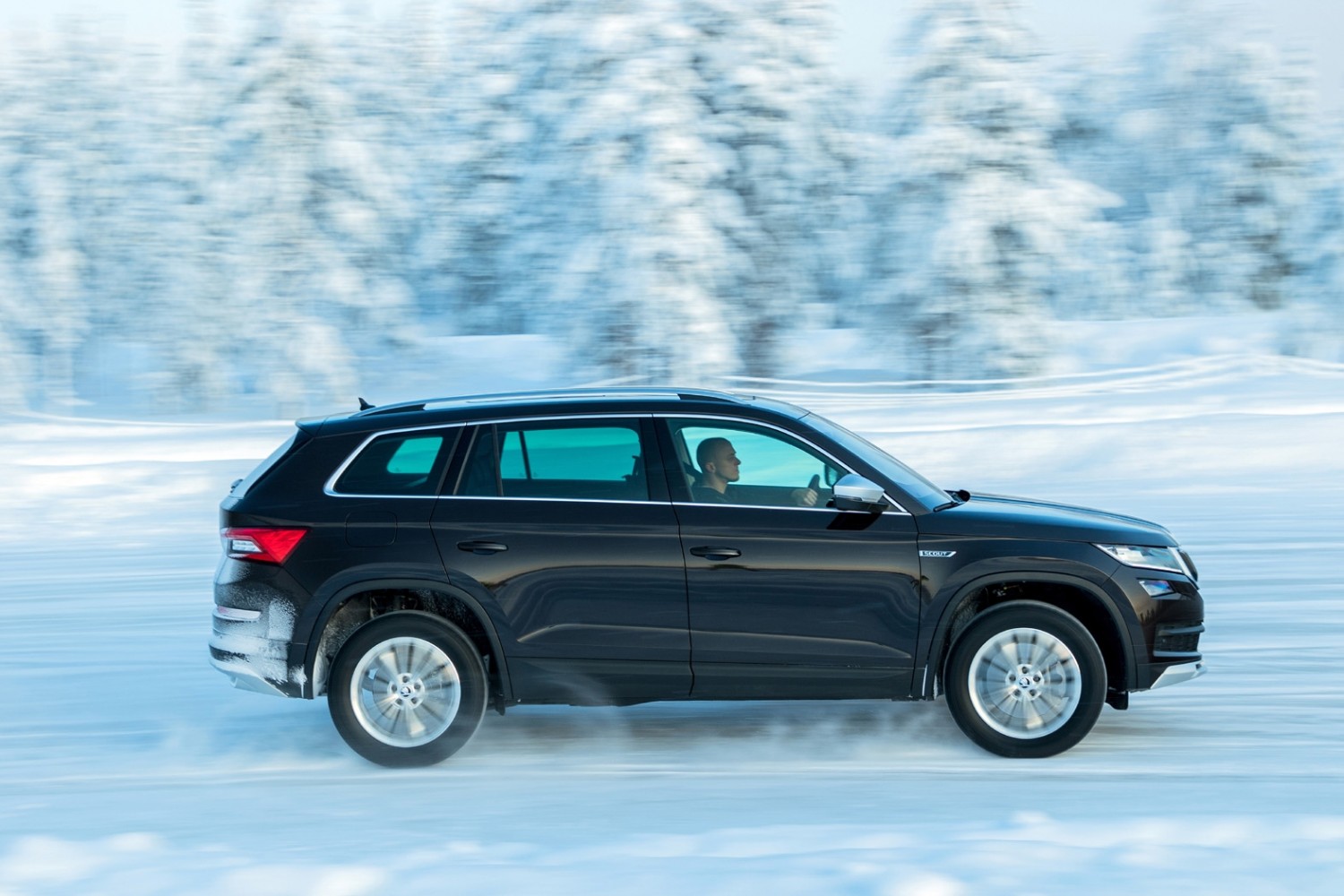 开云中国-Scout焦点对战，莎拉波娃与40激战MAD分钟，表现优异胜负难料！赛场气氛高涨-开云中国